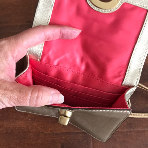 Coach mini crossbody in gold. - Picture 4 of 7